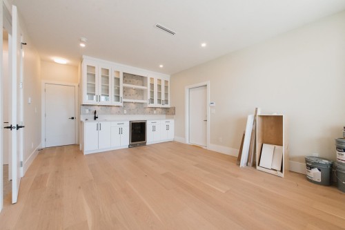 5964 Barnacle Street, Sechelt, BC - Indoor Photo Showing Kitchen