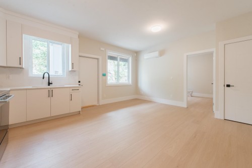 5964 Barnacle Street, Sechelt, BC - Indoor Photo Showing Kitchen