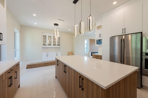 5964 Barnacle Street, Sechelt, BC - Indoor Photo Showing Kitchen With Upgraded Kitchen