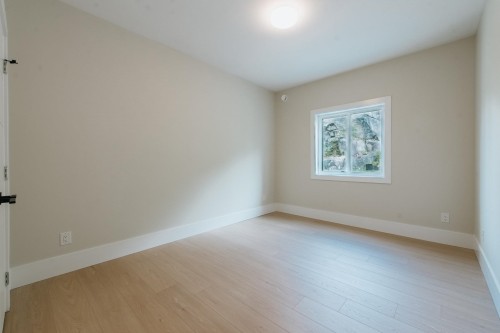 5964 Barnacle Street, Sechelt, BC - Indoor Photo Showing Other Room