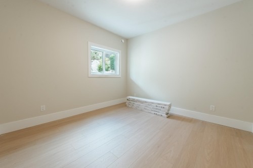 5964 Barnacle Street, Sechelt, BC - Indoor Photo Showing Other Room