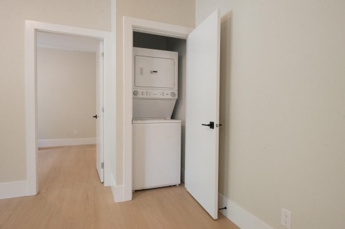 5964 Barnacle Street, Sechelt, BC - Indoor Photo Showing Laundry Room