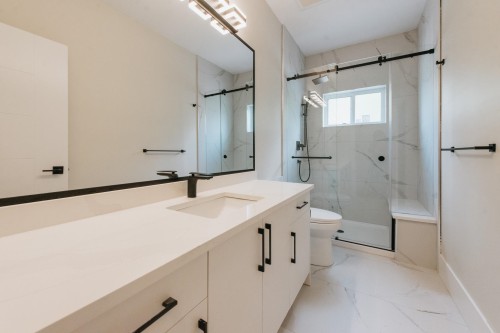 5964 Barnacle Street, Sechelt, BC - Indoor Photo Showing Bathroom