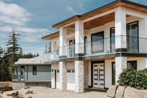 5964 Barnacle Street, Sechelt, BC - Outdoor With Facade