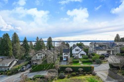 2557 Lawson Avenue West Vancouver, BC V7V 2G1