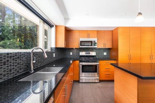Ph2-2832 Capilano Road, North Vancouver, BC 
