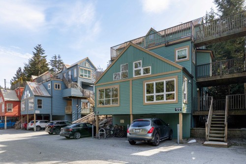 4-2028 Innsbruck Drive  Whistler, BC V8E 0B5