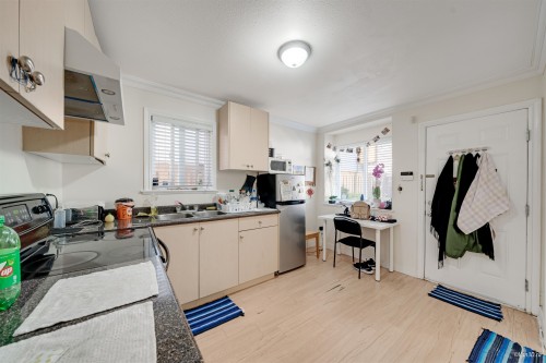 7531 Oak Street, Vancouver, BC 