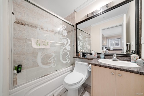 7531 Oak Street, Vancouver, BC 