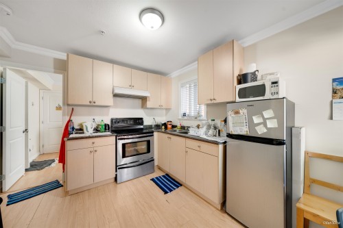 7531 Oak Street, Vancouver, BC 