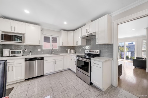7531 Oak Street, Vancouver, BC 