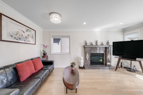 7531 Oak Street, Vancouver, BC 