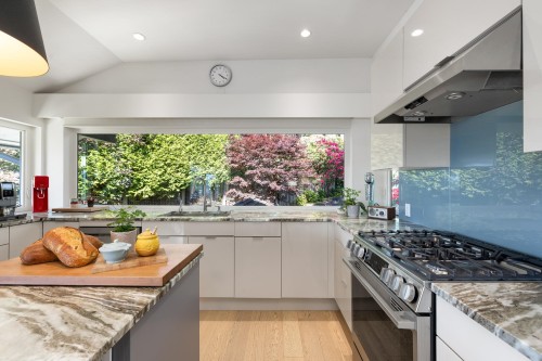 6485 Madrona Crescent, West Vancouver, BC 