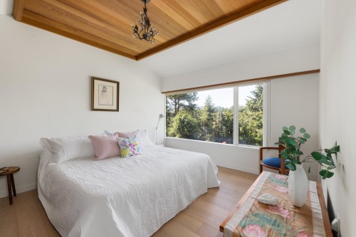 6485 Madrona Crescent, West Vancouver, BC 