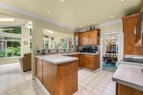 927 Selkirk Crescent, Coquitlam, BC 