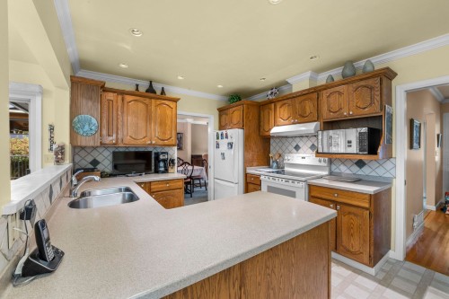 927 Selkirk Crescent, Coquitlam, BC 