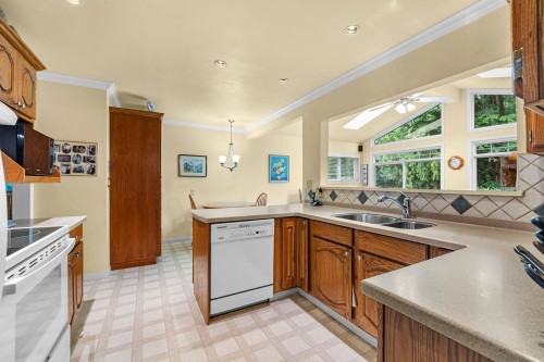 927 Selkirk Crescent, Coquitlam, BC 