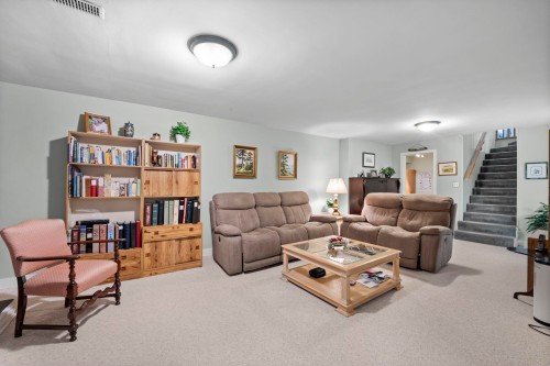 927 Selkirk Crescent, Coquitlam, BC 