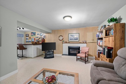 927 Selkirk Crescent, Coquitlam, BC 