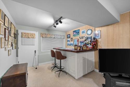 927 Selkirk Crescent, Coquitlam, BC 
