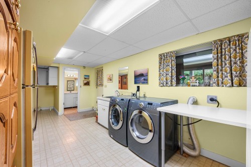 927 Selkirk Crescent, Coquitlam, BC 