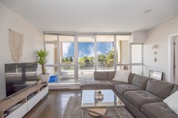 720-221 Union Street  Vancouver, BC V6A 0B4