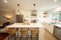 4689 Hoskins Road North Vancouver, BC V7K 2R3