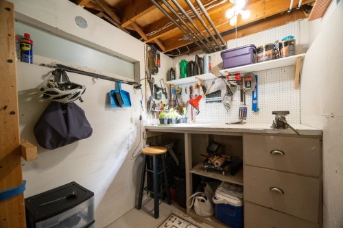 4689 Hoskins Road, North Vancouver, BC 
