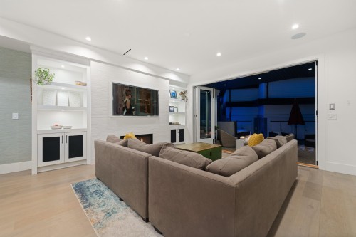 336 Keith Road E, North Vancouver, BC 