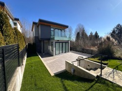 592 Arthur Erickson Place  West Vancouver, BC V7T 1J1