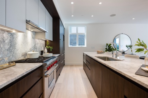 592 Arthur Erickson Place, West Vancouver, BC 