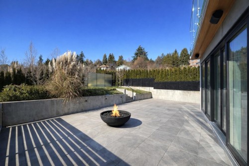 592 Arthur Erickson Place, West Vancouver, BC 