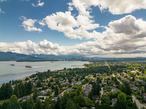 4755 4Th Avenue W, Vancouver, BC 