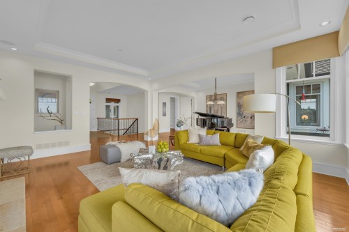 2673 Folkestone Way, West Vancouver, BC 