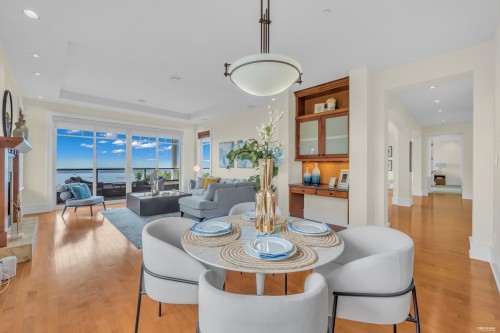 2673 Folkestone Way, West Vancouver, BC 