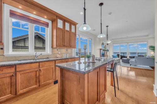 2673 Folkestone Way, West Vancouver, BC 