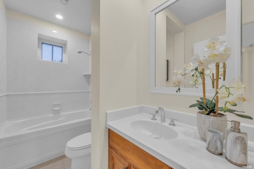 2673 Folkestone Way, West Vancouver, BC 