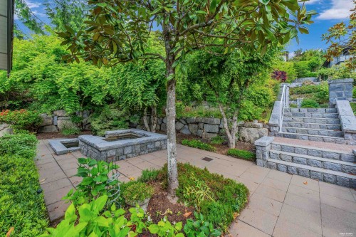 2673 Folkestone Way, West Vancouver, BC 