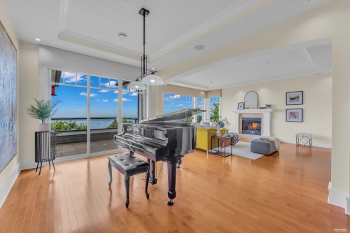 2673 Folkestone Way, West Vancouver, BC 
