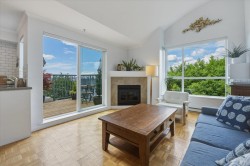 402-1617 Grant Street  Vancouver, BC V5L 2Y4