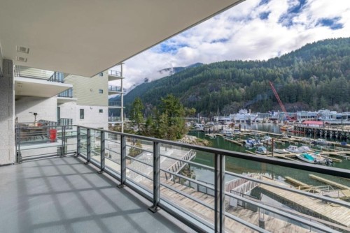 205-6707 Nelson Avenue, West Vancouver, BC 