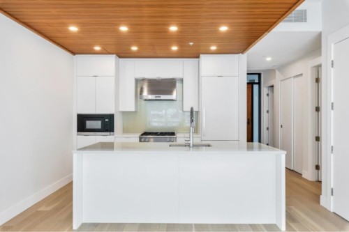 205-6707 Nelson Avenue, West Vancouver, BC 