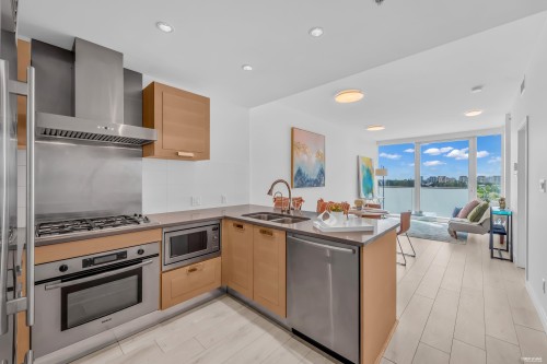 819-8080 Cambie Road  Richmond, BC V6X 0C1