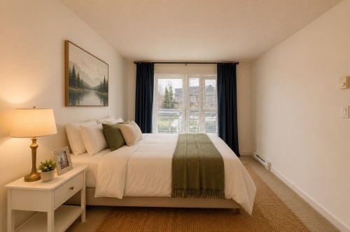 228-9373 Hemlock Drive, Richmond, BC - Indoor Photo Showing Bedroom