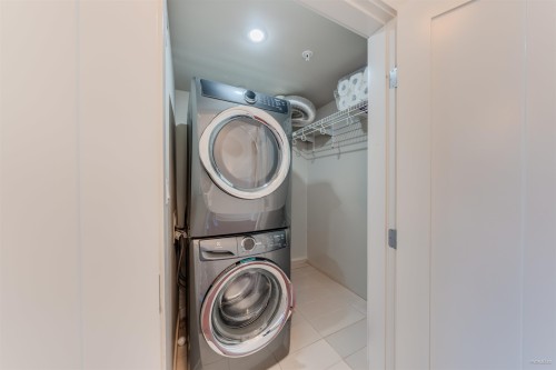 228-9373 Hemlock Drive, Richmond, BC - Indoor Photo Showing Laundry Room