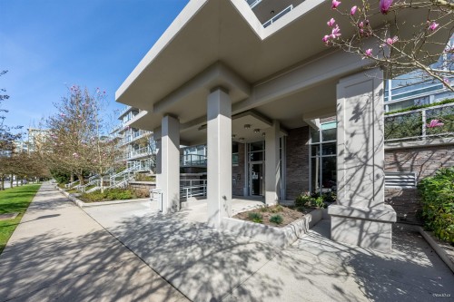 228-9373 Hemlock Drive, Richmond, BC - Outdoor With Facade