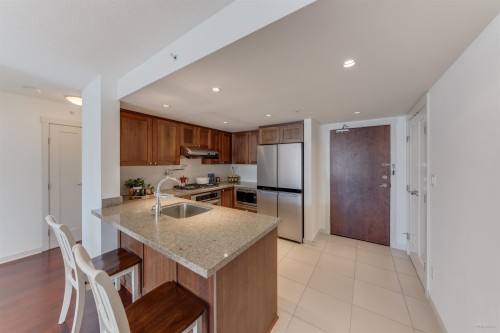 228-9373 Hemlock Drive, Richmond, BC - Indoor Photo Showing Kitchen