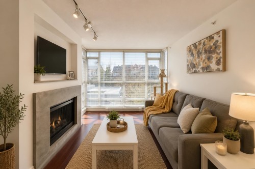 228-9373 Hemlock Drive, Richmond, BC - Indoor Photo Showing Living Room With Fireplace