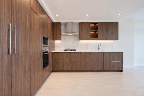 1708-4720 Lougheed Highway, Burnaby, BC - Indoor Photo Showing Kitchen