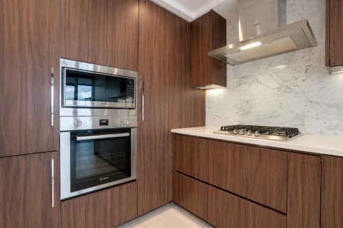 1708-4720 Lougheed Highway, Burnaby, BC - Indoor Photo Showing Kitchen
